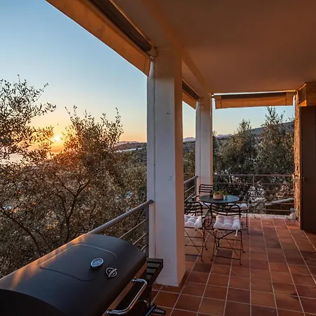 Nyaraló Hillside View House 3