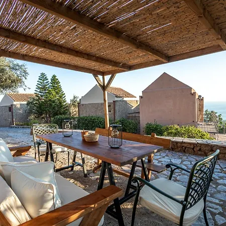 Nyaraló Hillside View House 3