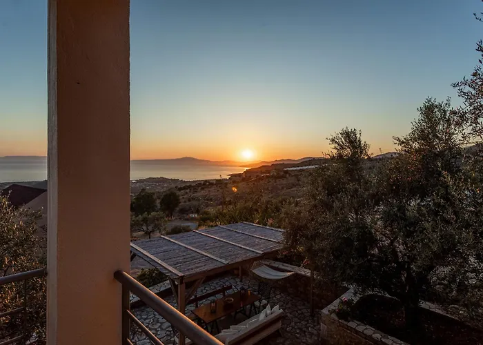 Hillside View House 3 *